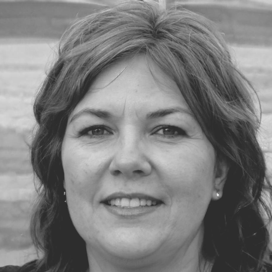 Indira Svanström, Chief Financial Analyst at narithovelq